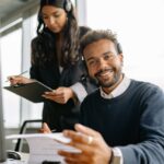 ilustração equipe atendimento ao cliente colaborativo